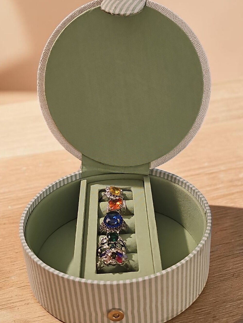 Sassified Boutique Nwt Fashion Ring Bundle With Beautiful Floral Jewelry Box